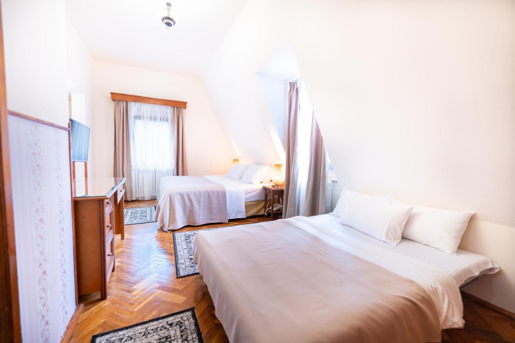 Vila Camelia Sinaia Exteriör bild