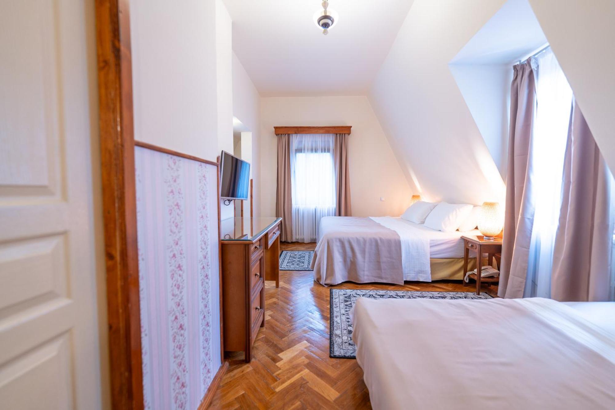 Vila Camelia Sinaia Exteriör bild